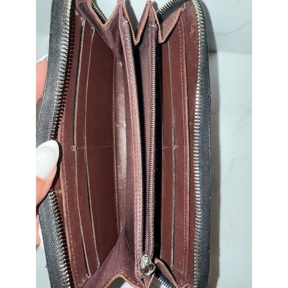 Chanel Quilted Wallet - Good Condition with Dustbag, Card, and Receipt - Picture 2 of 6